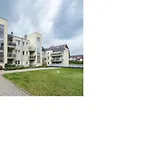 Quiet Enclave Near The Airport