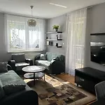 Quiet Enclave Near The Airport