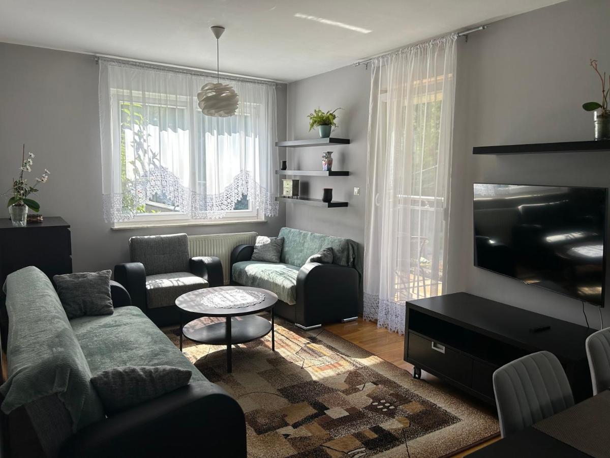 Quiet Enclave Near The Airport *