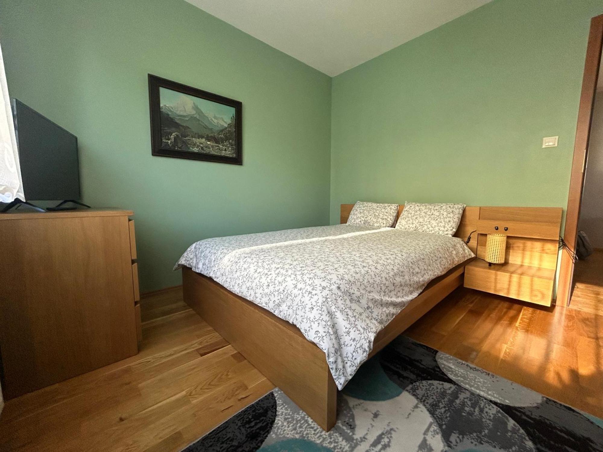 Apartment Quiet Enclave Near The Airport Breslau